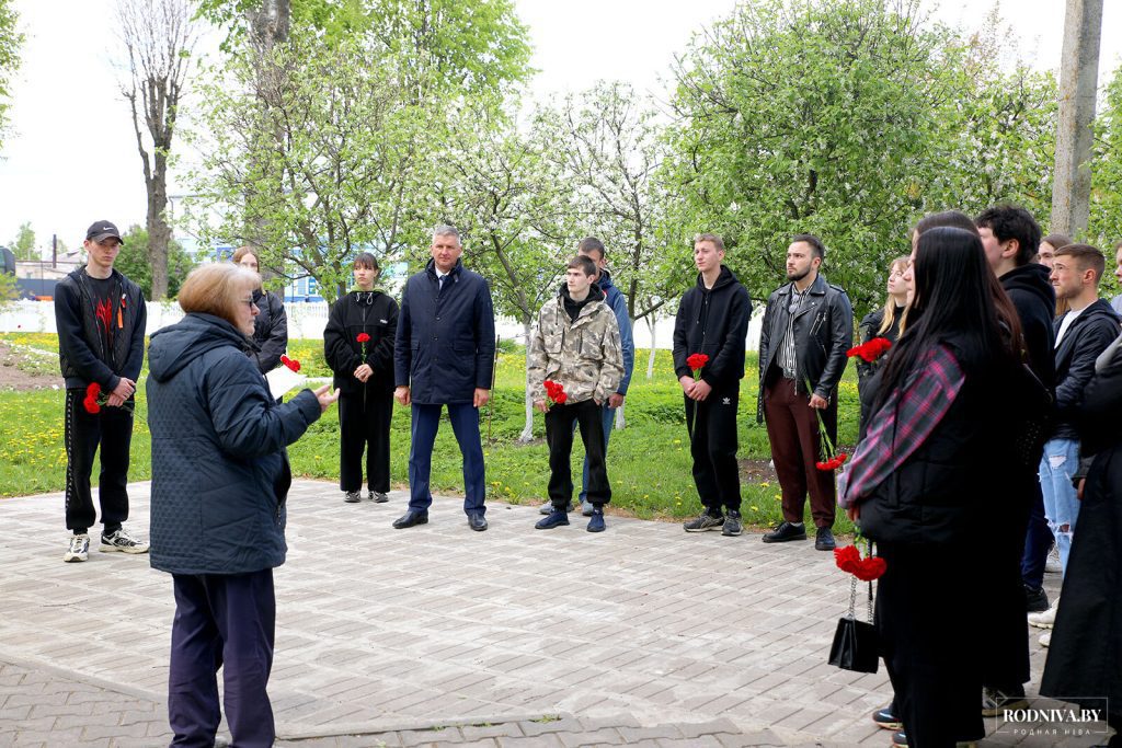 Молодые специалисты Климовичского района почтили память героев Великой Отечественной войны