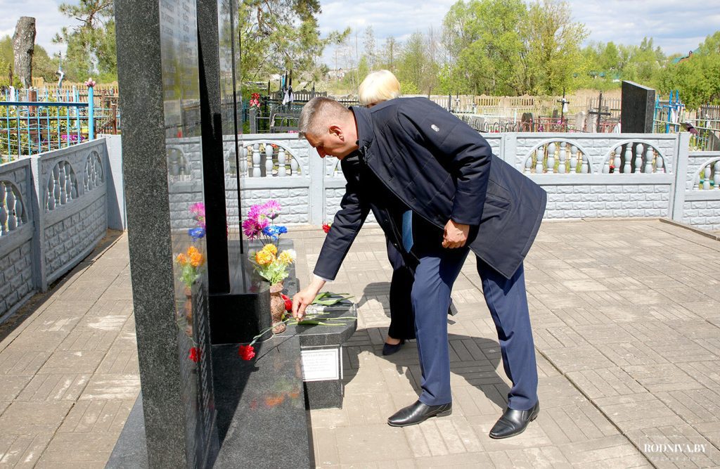 Молодые специалисты Климовичского района почтили память героев Великой Отечественной войны