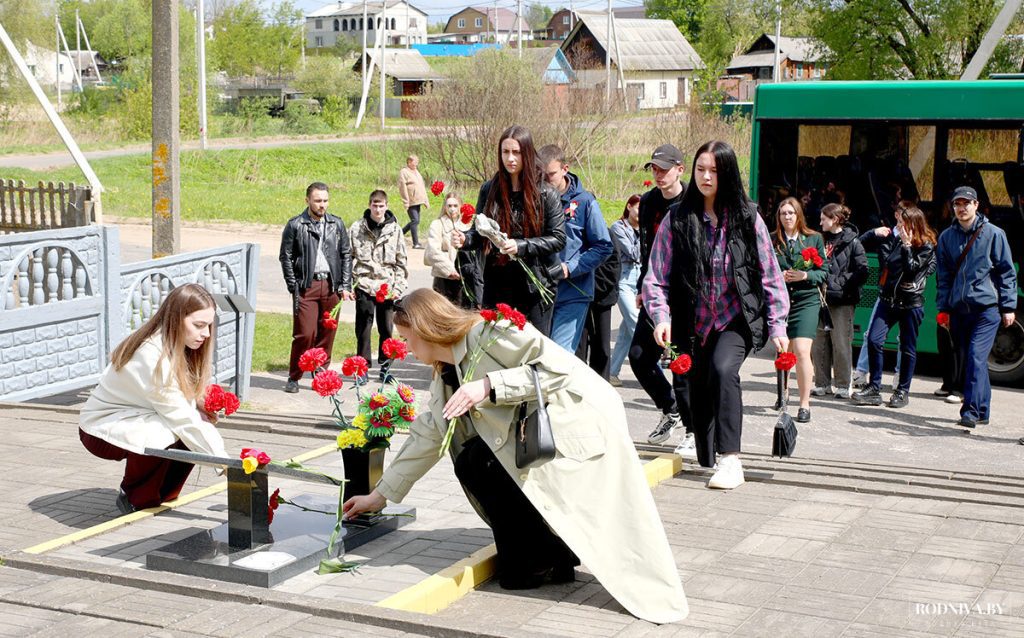 Молодые специалисты Климовичского района почтили память героев Великой Отечественной войны