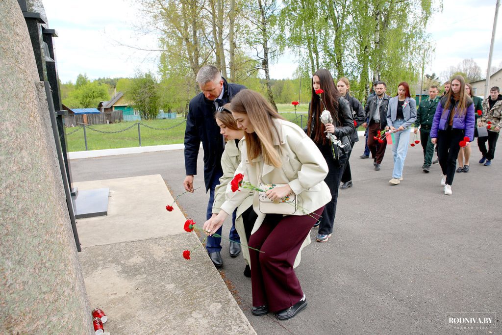 Молодые специалисты Климовичского района почтили память героев Великой Отечественной войны
