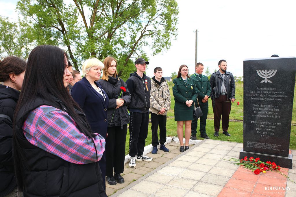 Молодые специалисты Климовичского района почтили память героев Великой Отечественной войны