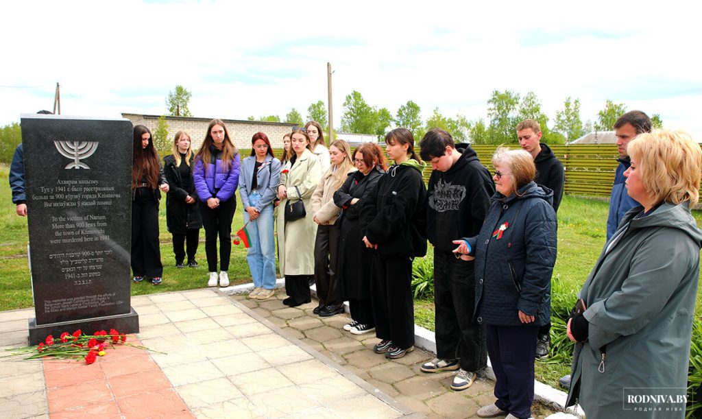 Молодые специалисты Климовичского района почтили память героев Великой Отечественной войны