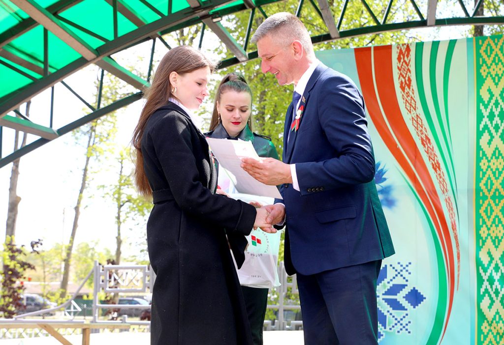 Победителей конкурса "Золотое перо "Белой Руси" наградили в День Победы