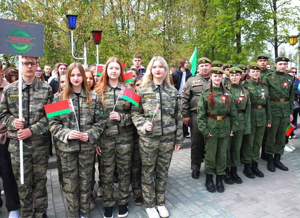 Чествуя символы страны: Климовщина отмечает праздник патриотизма