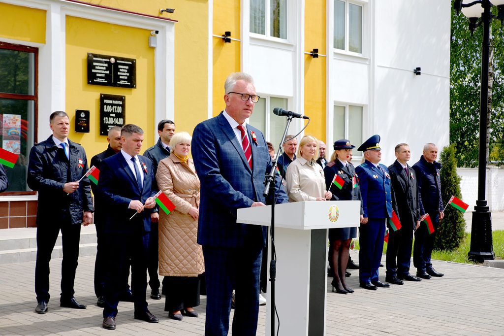 Чествуя символы страны: Климовщина отмечает праздник патриотизма