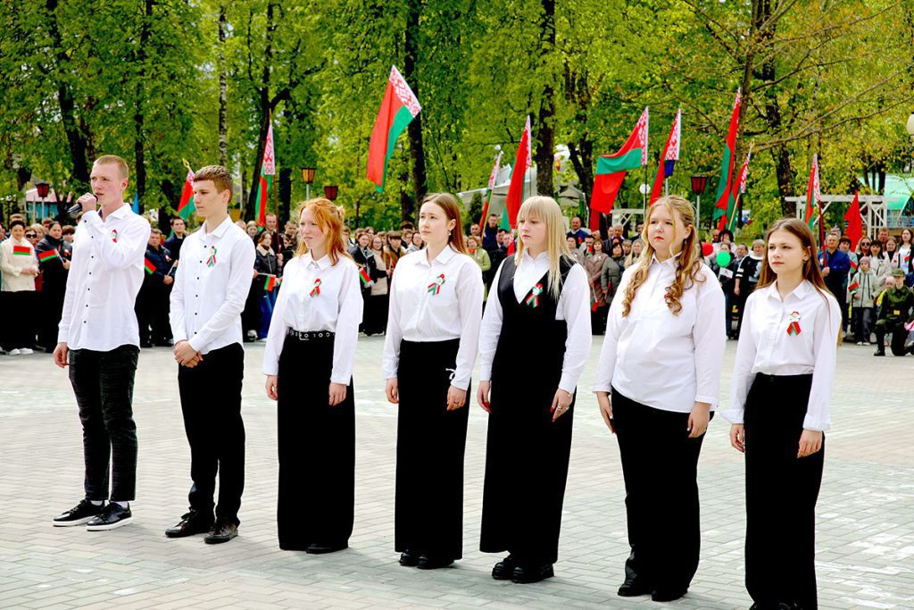 Чествуя символы страны: Климовщина отмечает праздник патриотизма