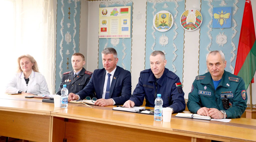 Развитие медицины и социальной политики: что обсуждали на встрече с главой района?