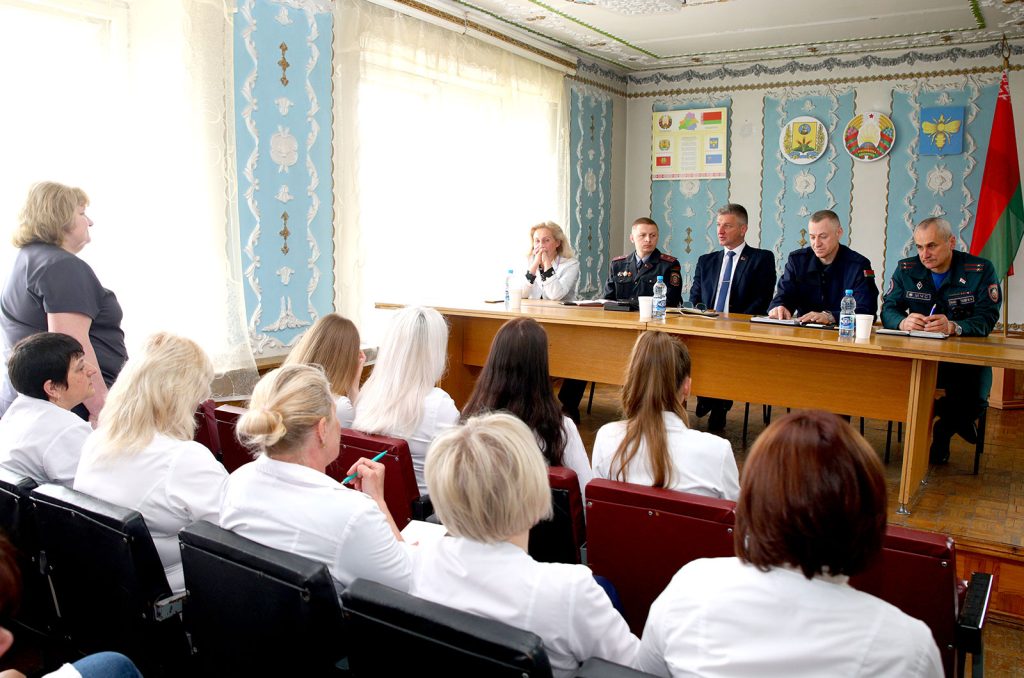 Развитие медицины и социальной политики: что обсуждали на встрече с главой района?