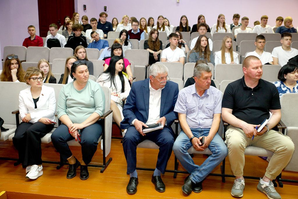 В Климовичах провели ярмарку целевой подготовки