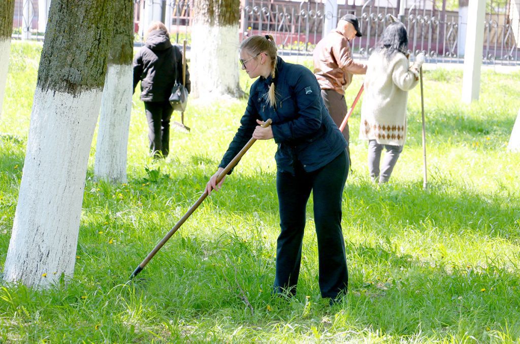 Чистота, порядок, уважение к истории: итоги субботника на Климовщине