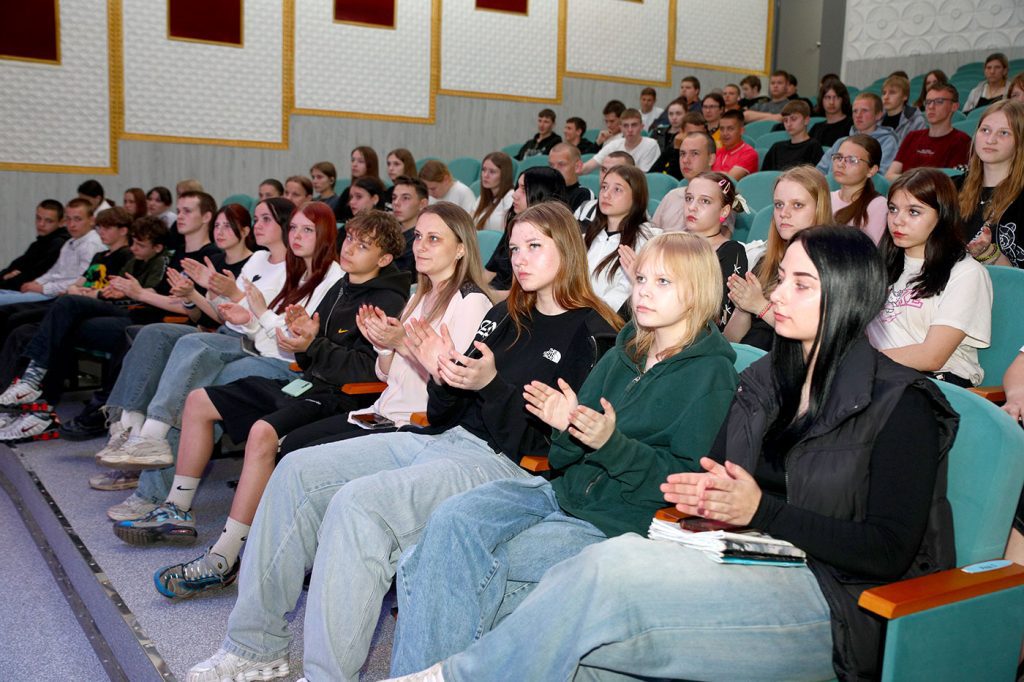 Третий трудовой семестр торжественно открыли в Климовичах