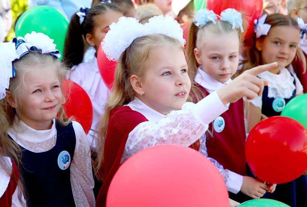 Для выпускников 9-х и 11-х классов школ Климовщины прозвенел последний звонок