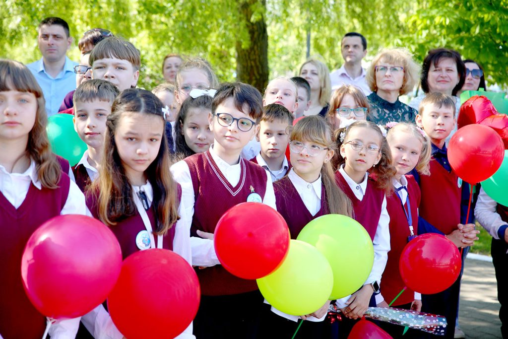 Для выпускников 9-х и 11-х классов школ Климовщины прозвенел последний звонок