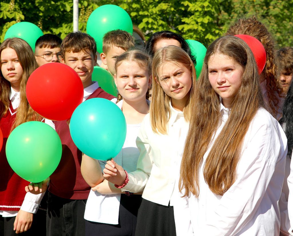 Для выпускников 9-х и 11-х классов школ Климовщины прозвенел последний звонок