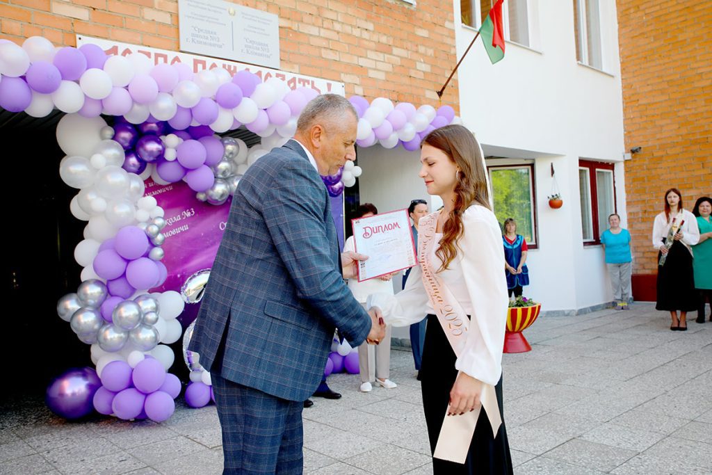 Для выпускников 9-х и 11-х классов школ Климовщины прозвенел последний звонок