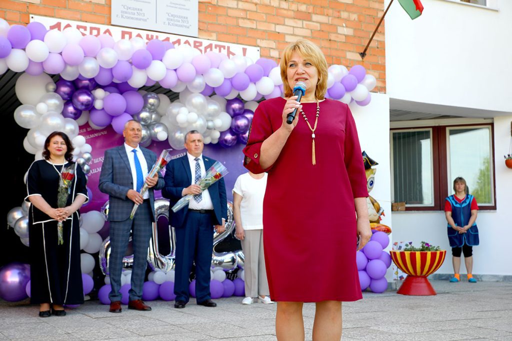 Для выпускников 9-х и 11-х классов школ Климовщины прозвенел последний звонок