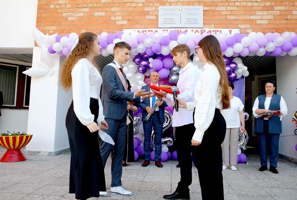 Для выпускников 9-х и 11-х классов школ Климовщины прозвенел последний звонок
