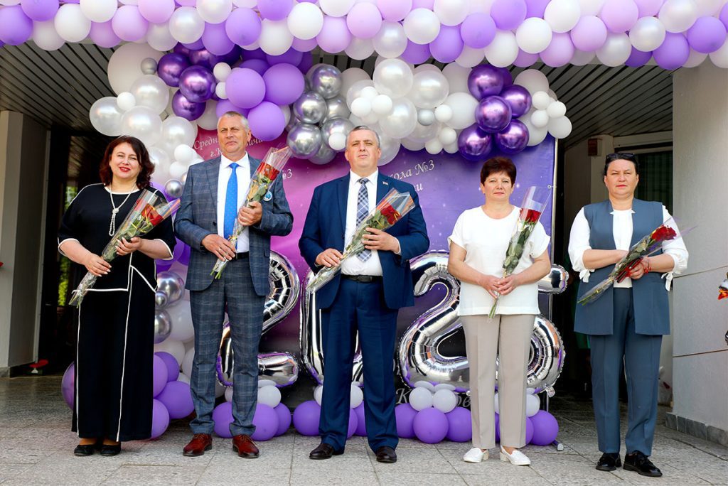 Для выпускников 9-х и 11-х классов школ Климовщины прозвенел последний звонок