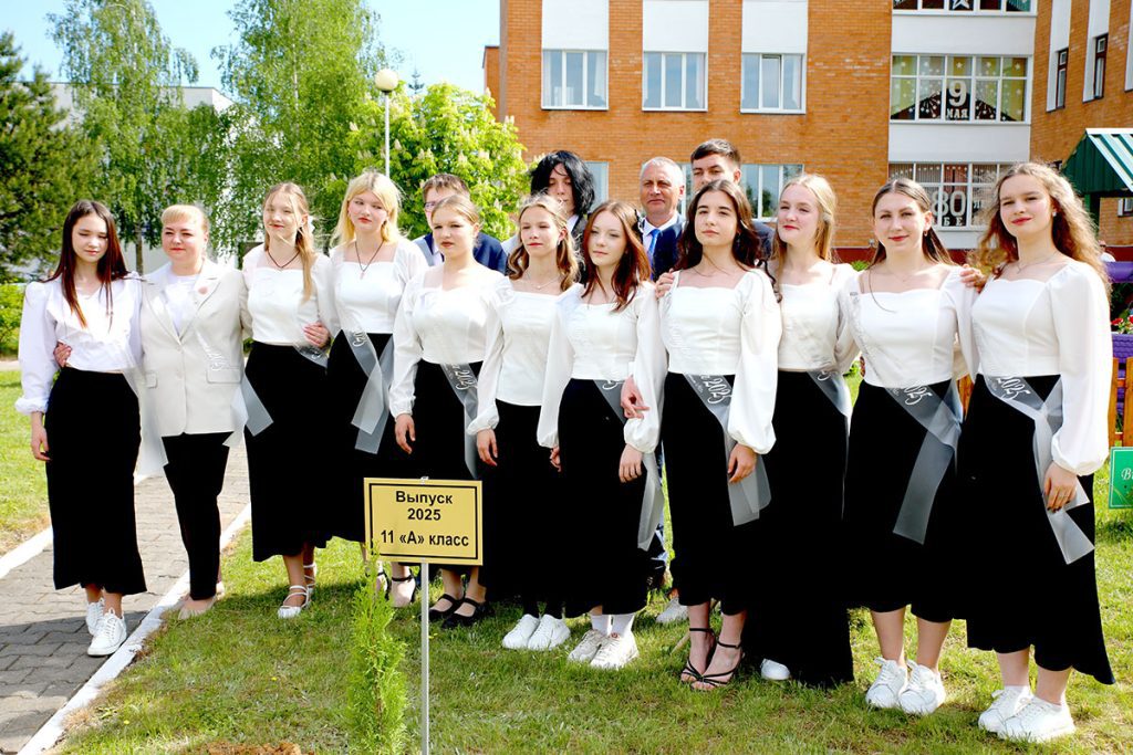 Для выпускников 9-х и 11-х классов школ Климовщины прозвенел последний звонок