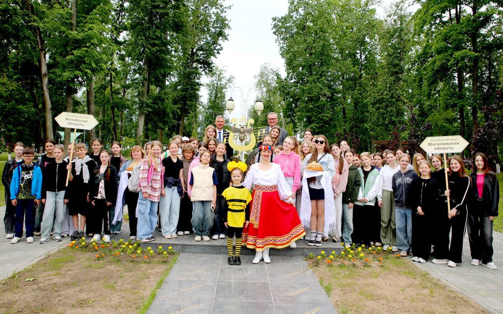 Юные таланты из России прибыли на «Золотую пчелку» — старт фестиваля в Климовичах