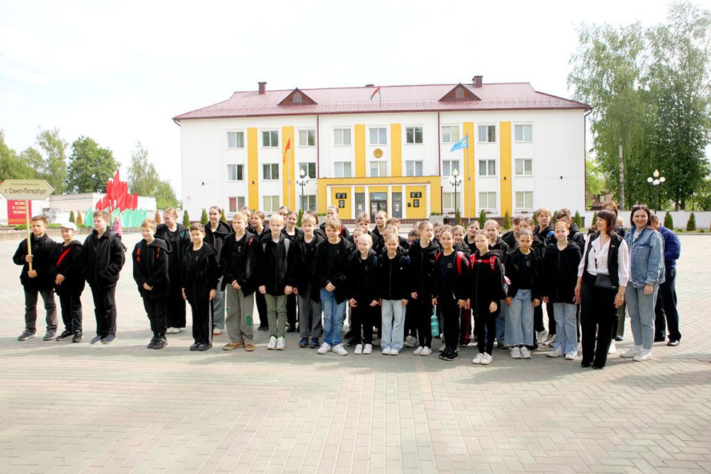 Юные таланты из России прибыли на «Золотую пчелку» — старт фестиваля в Климовичах