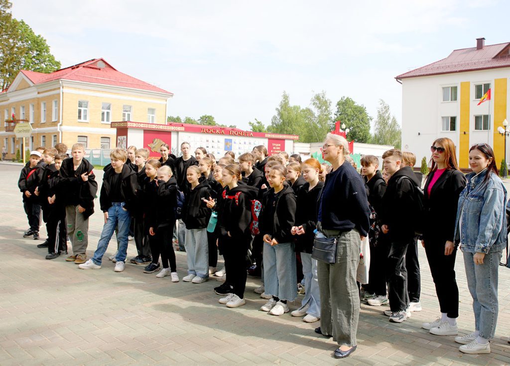 Юные таланты из России прибыли на «Золотую пчелку» — старт фестиваля в Климовичах