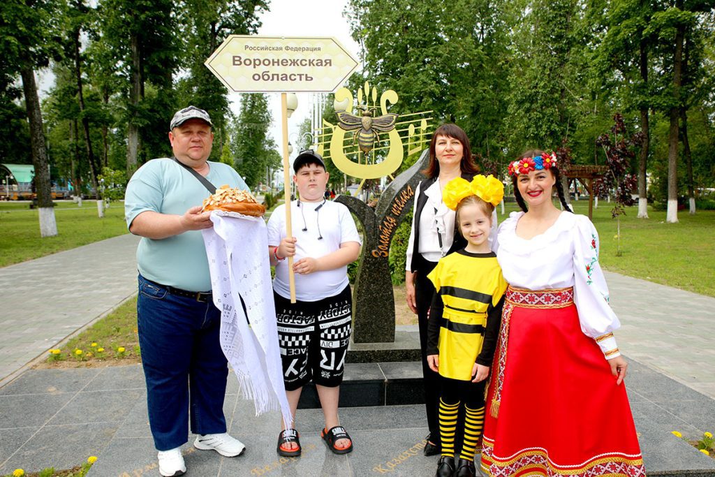 Юные таланты из России прибыли на «Золотую пчелку» — старт фестиваля в Климовичах