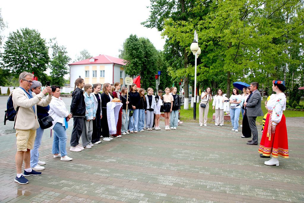 Делегация Брянской области прибыла на «Золотую пчелку»