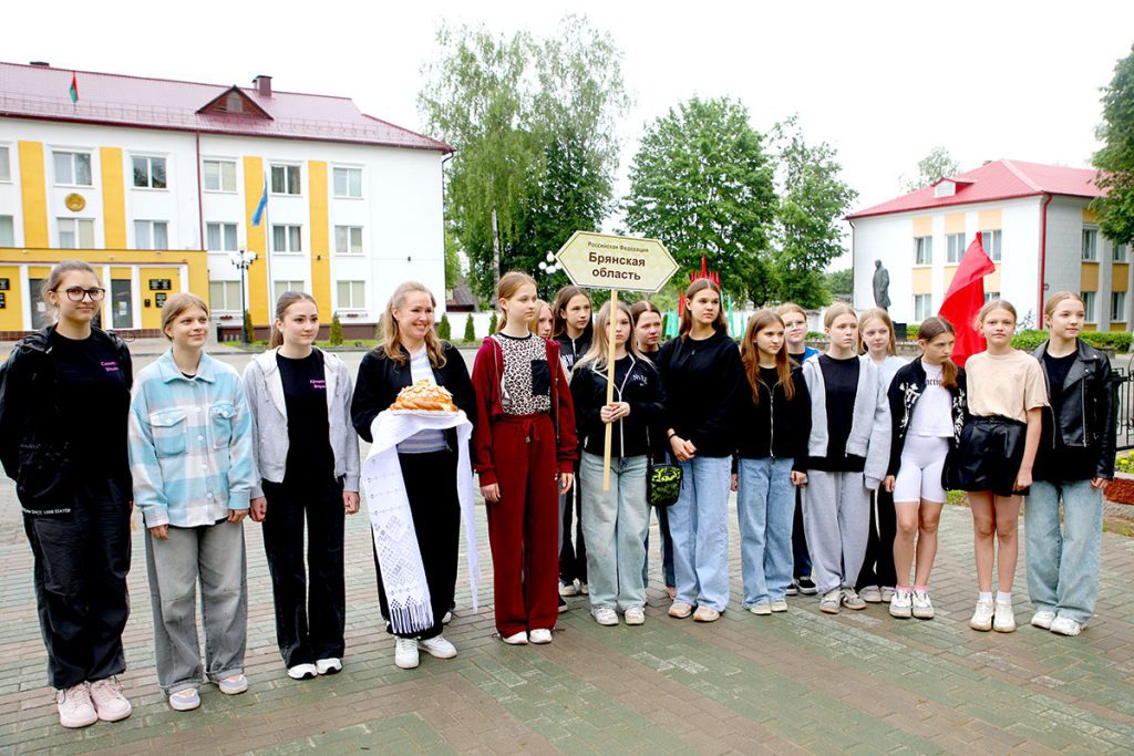 Делегация Брянской области прибыла на «Золотую пчелку»