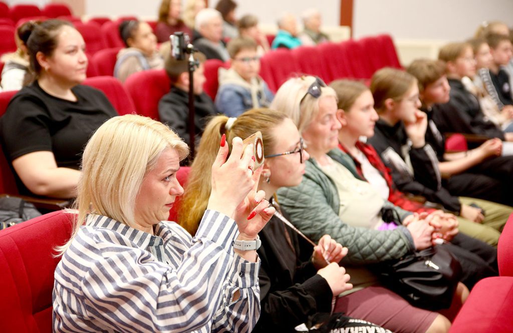 "Золотая пчелка": в Климовичах проходят конкурсные прослушивания юных талантов