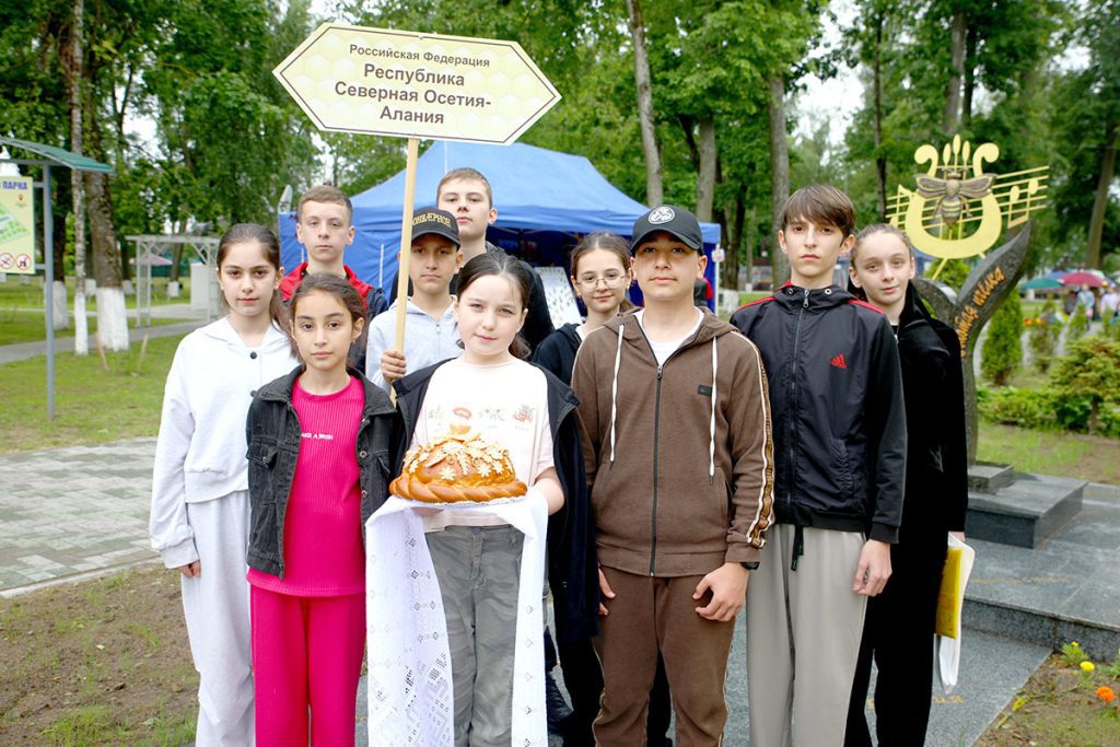 Ансамбль народного танца «Бонварнон» в третий раз на «Золотой пчелке»