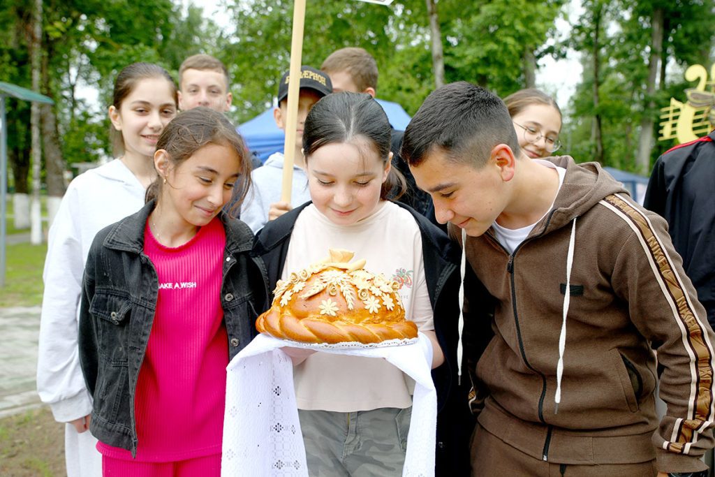 Ансамбль народного танца «Бонварнон» в третий раз на «Золотой пчелке»