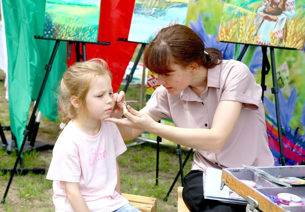 Профориентация, награды, гала-концерт: "Золотая пчелка" зажигает звезды
