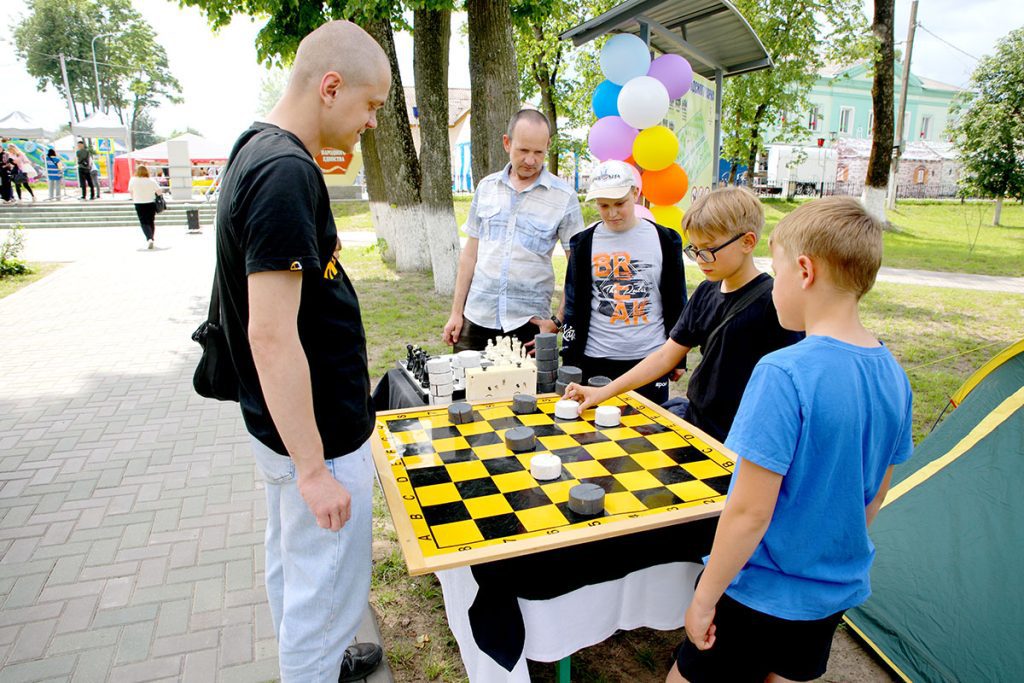 Климовичи приглашают в страну игр и народного творчества