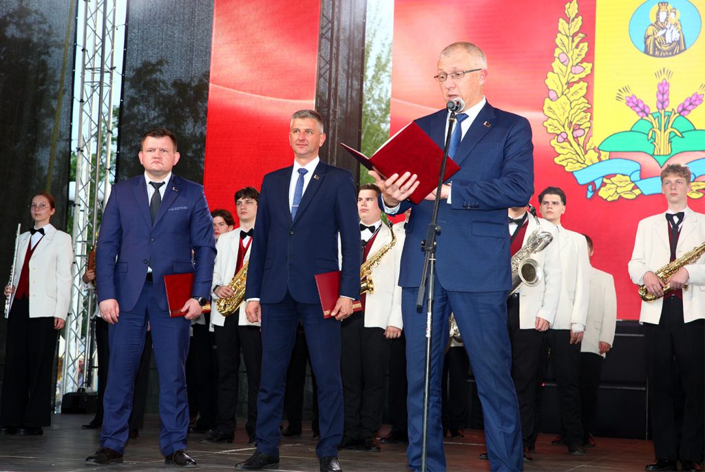 В Климовичах состоялось праздничное открытие фестиваля «Золотая пчелка»