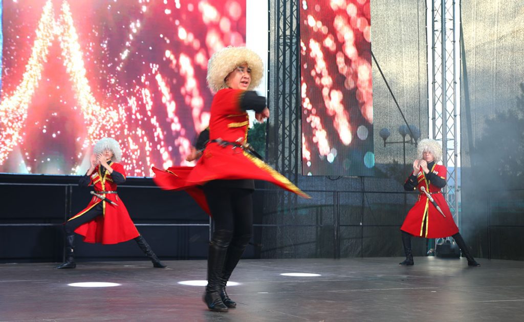 В Климовичах состоялось праздничное открытие фестиваля «Золотая пчелка»