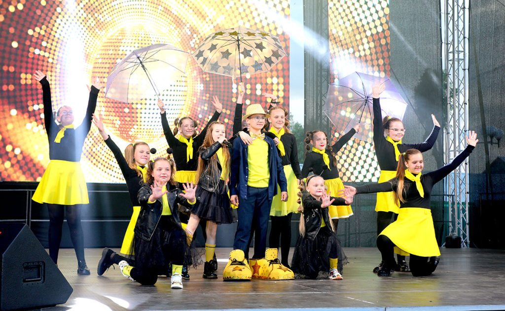 В Климовичах состоялось праздничное открытие фестиваля «Золотая пчелка»