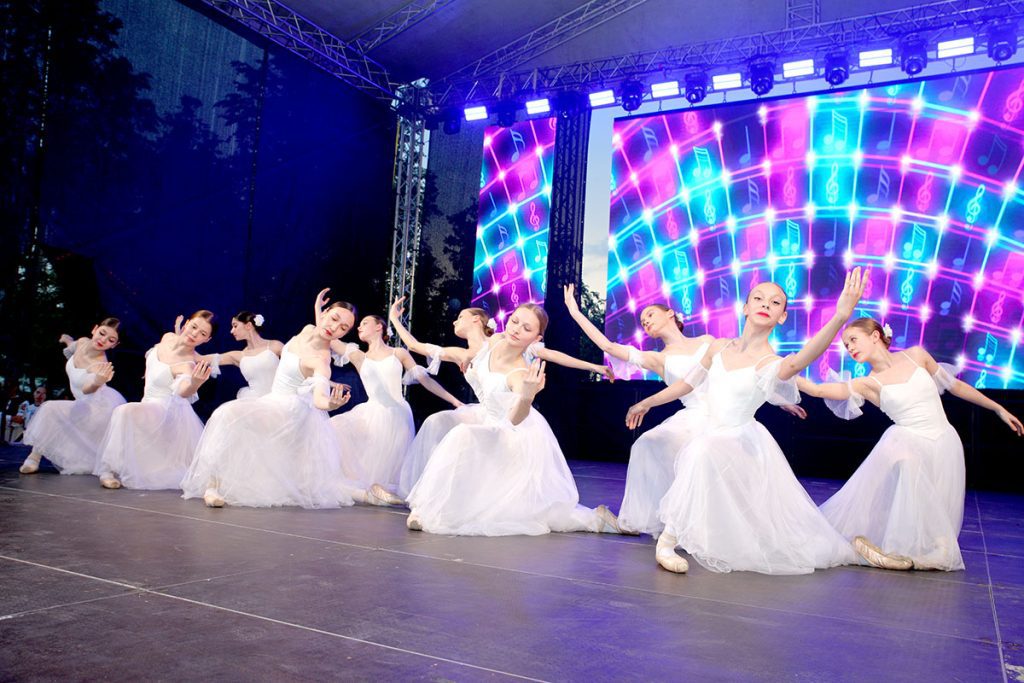 В Климовичах состоялось праздничное открытие фестиваля «Золотая пчелка»