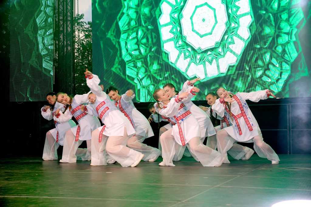 В Климовичах состоялось праздничное открытие фестиваля «Золотая пчелка»