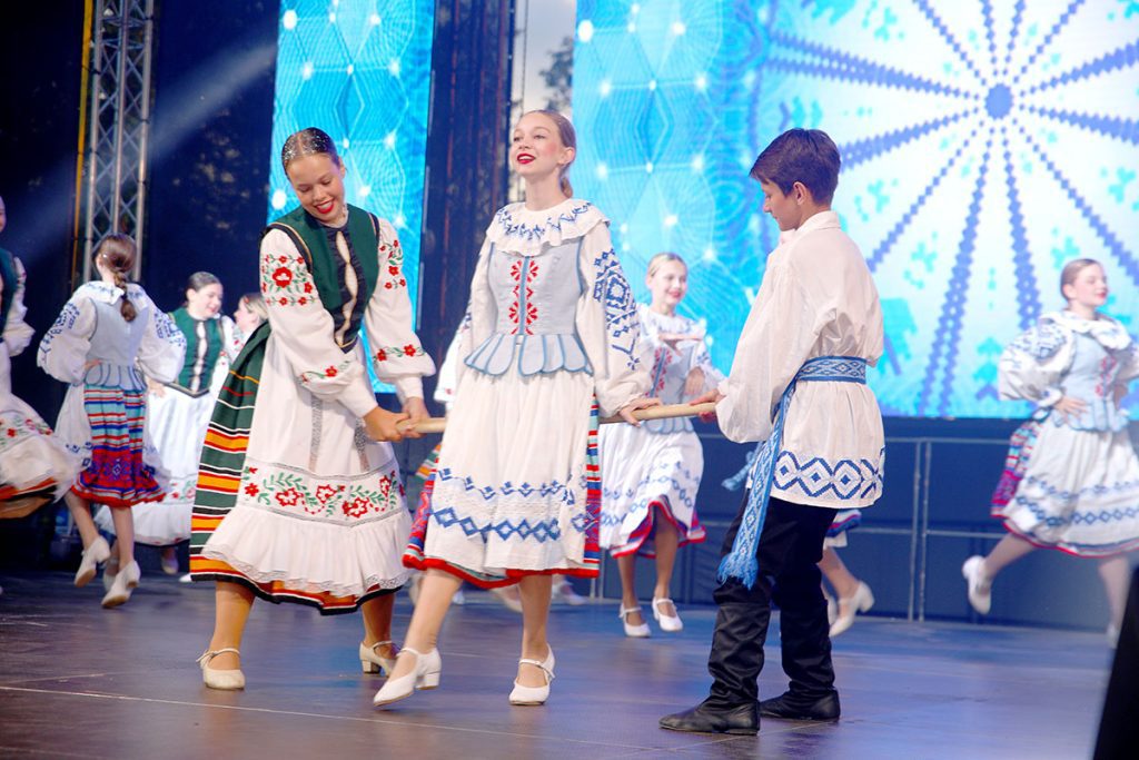 В Климовичах состоялось праздничное открытие фестиваля «Золотая пчелка»