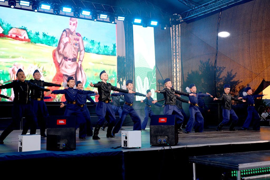 В Климовичах состоялось праздничное открытие фестиваля «Золотая пчелка»