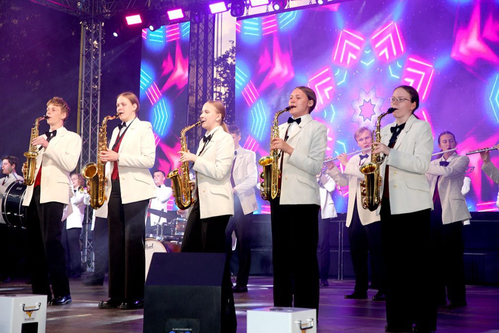 В Климовичах состоялось праздничное открытие фестиваля «Золотая пчелка»