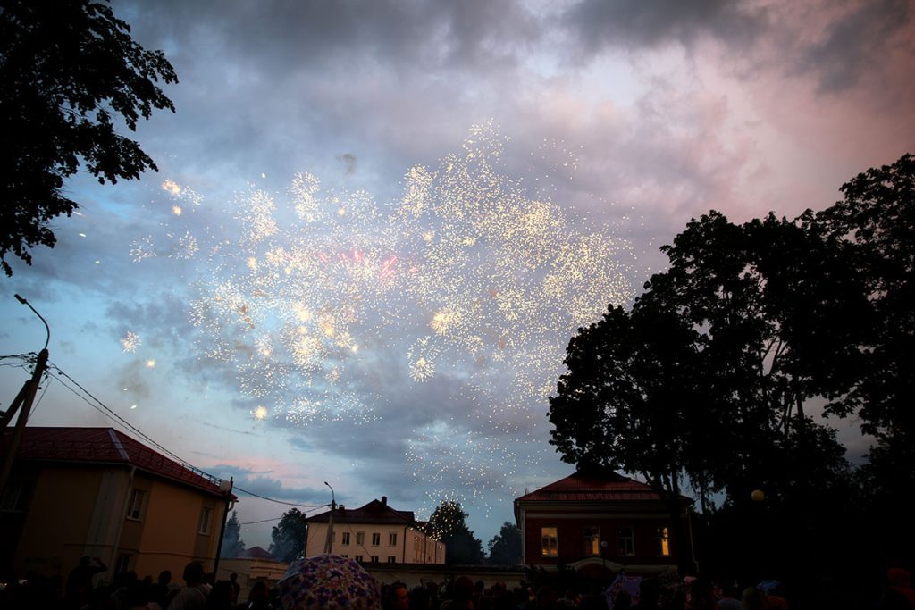 В Климовичах состоялось праздничное открытие фестиваля «Золотая пчелка»