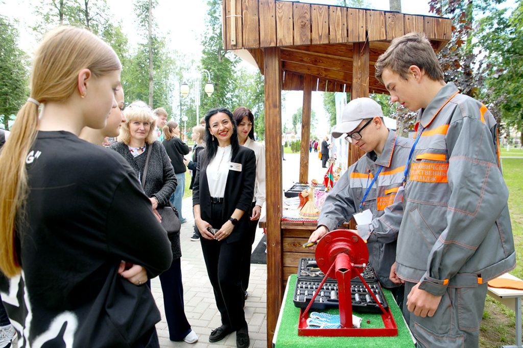 Будущее начинается сегодня: профориентационная площадка в парке Народного единства