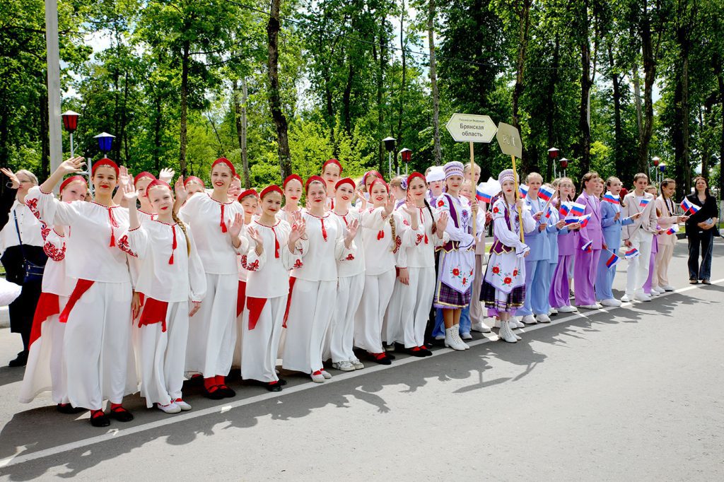 Шествие, награды и гала-концерт: третий день «Золотой пчелки» в Климовичах