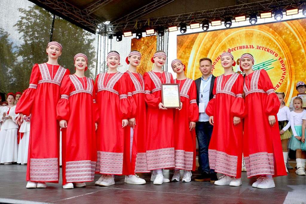 Шествие, награды и гала-концерт: третий день «Золотой пчелки» в Климовичах