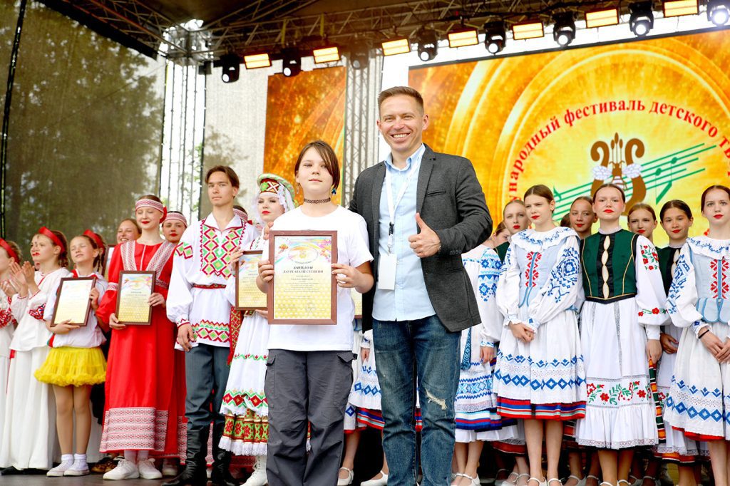 Шествие, награды и гала-концерт: третий день «Золотой пчелки» в Климовичах