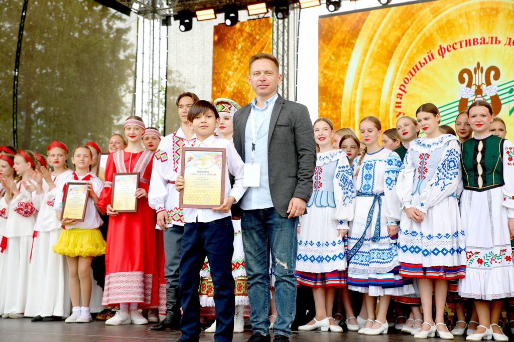 Шествие, награды и гала-концерт: третий день «Золотой пчелки» в Климовичах