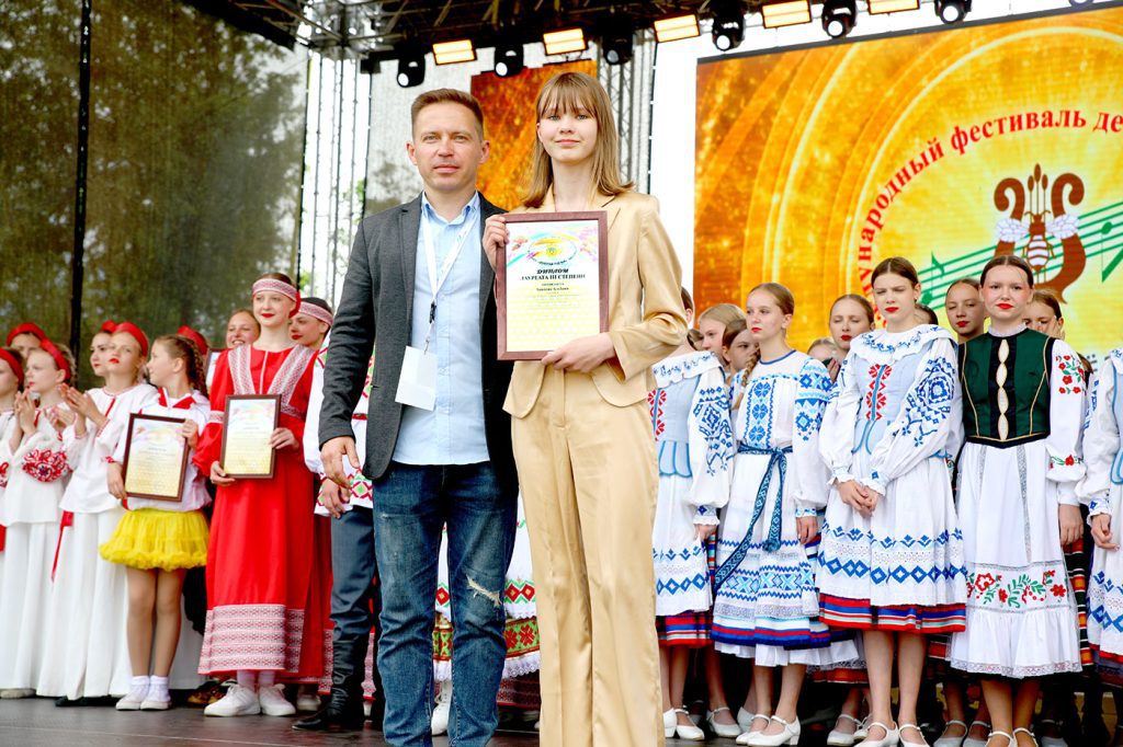 Шествие, награды и гала-концерт: третий день «Золотой пчелки» в Климовичах