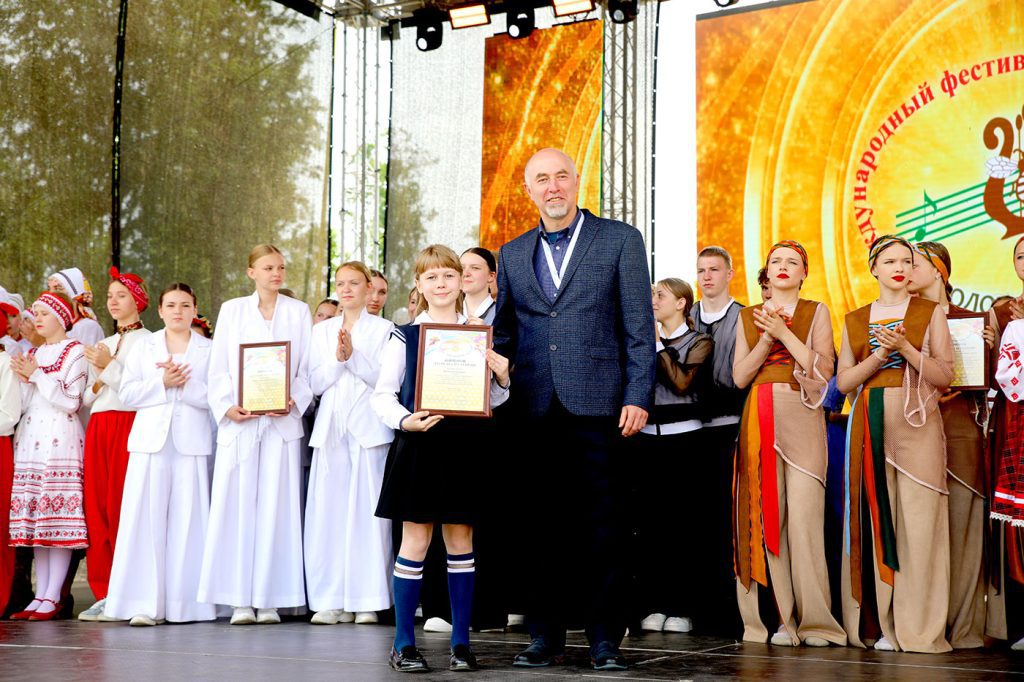 Шествие, награды и гала-концерт: третий день «Золотой пчелки» в Климовичах